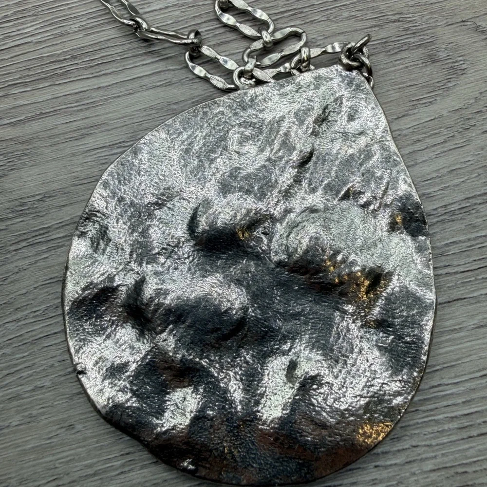 Silver Tone Textured Pendant‎ Necklace